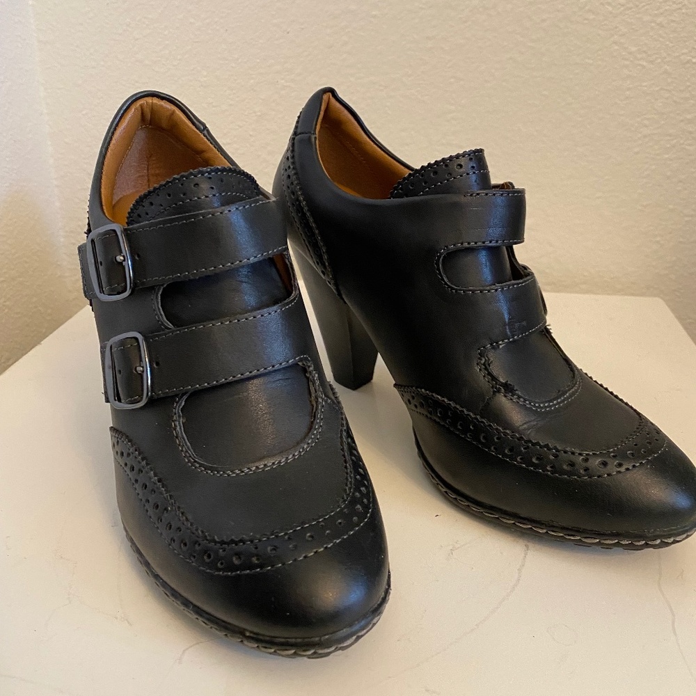Euro Soft by Sofft Women’s 7.5 Black LeatherOxford Buckle Detail 3 3/4 inch herl